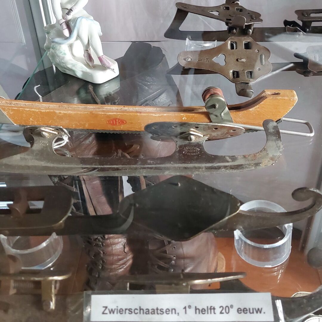 museum schaatsmuseum vitrine expositie