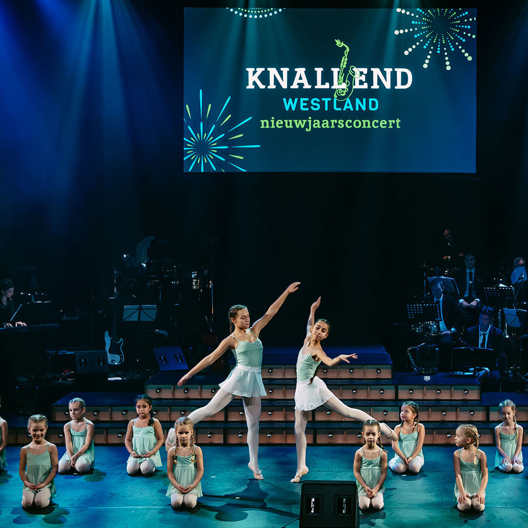 optreden van jonge ballerina's tijdens een nieuwjaarsconcert van Westland Cultuurweb in het Westland
