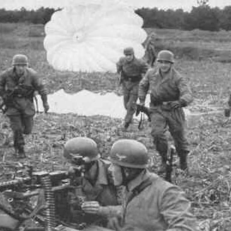 Filmvertoning over de Parachutistenlanding in Mei 1940