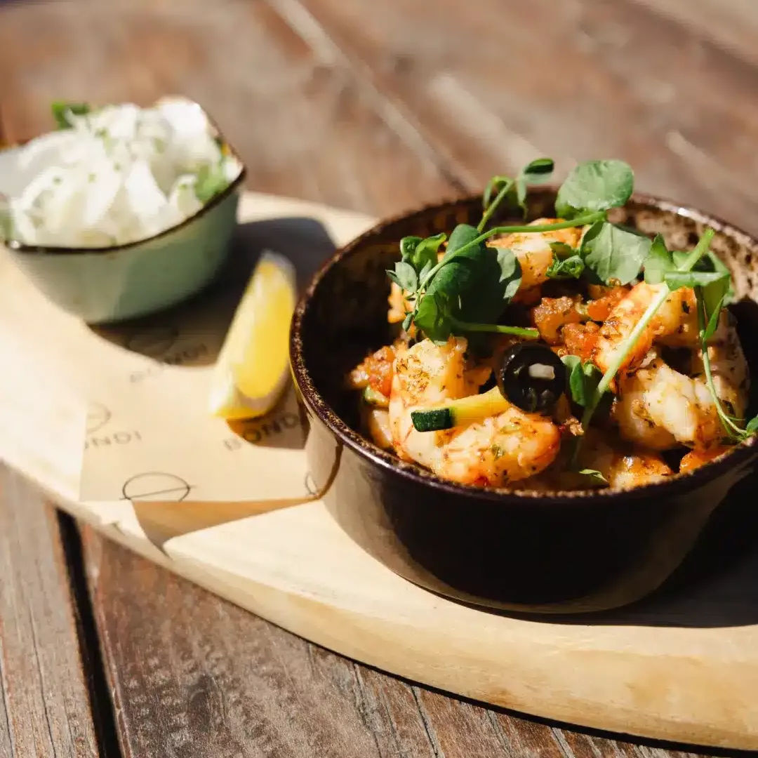 gerecht met gamba's bij Bondi Beach aan de Westlandse kust
